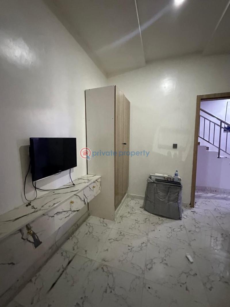 Beautiful semi  bedroom - 2 1 bedroom Shared Apartment For Rent Nice Estate In Orchid Along Lekki Expressway Lagos - 2