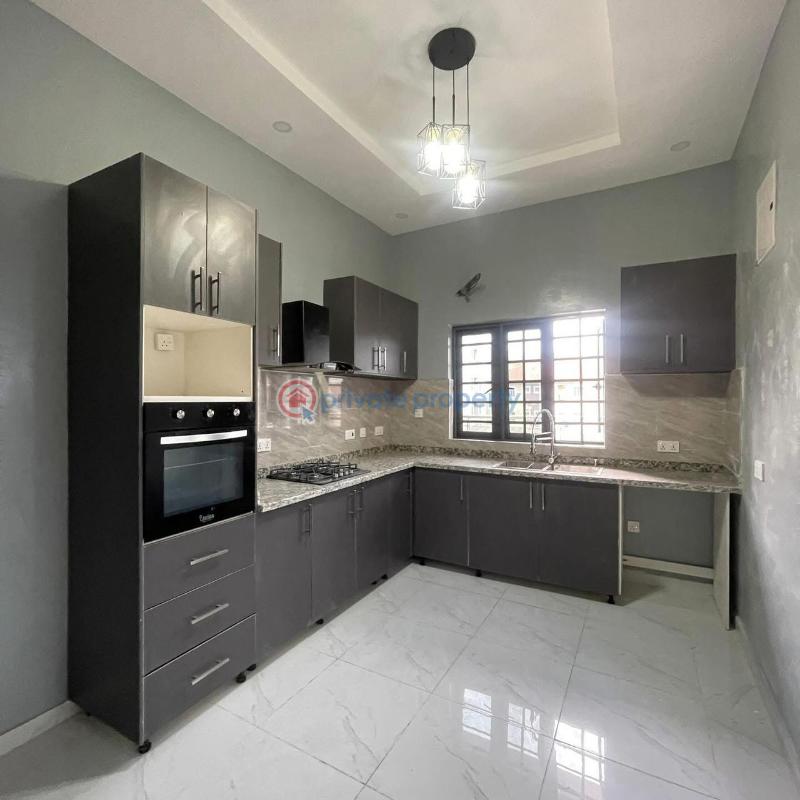 3 bedroom Flat & Apartment For Sale Yaba Lagos - 1