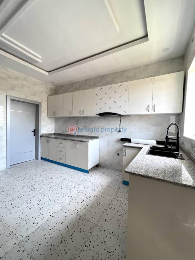 Beautifully built 6 bdrm duplex in a good area - 4 6 bedroom Detached Duplex For Sale Lekki Expressway Lagos - 4