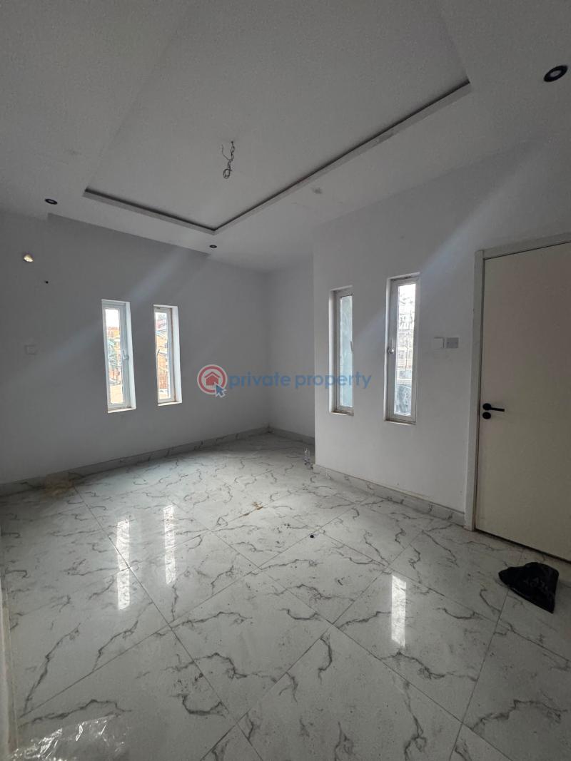 2 bedroom Block Of Flats For Sale Beautifully Crafted 2 Bedroom Apartments , Yaba Yaba Lagos - 9