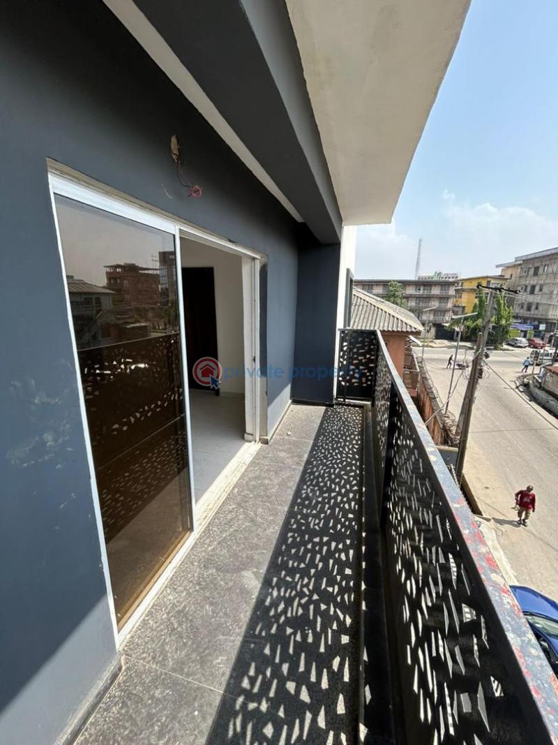 3 bedroom Block Of Flats For Sale Off Funsho Williams Avenue Surulere Lagos - 3