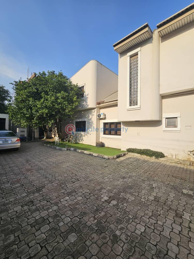 8 bedroom Detached Duplex For Rent Ikeja GRA Lagos - 0