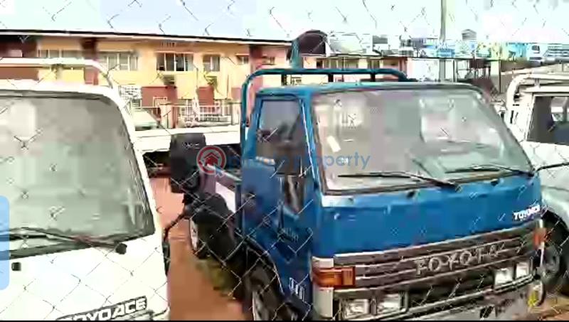 Mall/Complex/Plaza For Sale Sapele Road, Benin City Edo State Nigeria . Opposite Edogis 💦 Benin Edo - 1