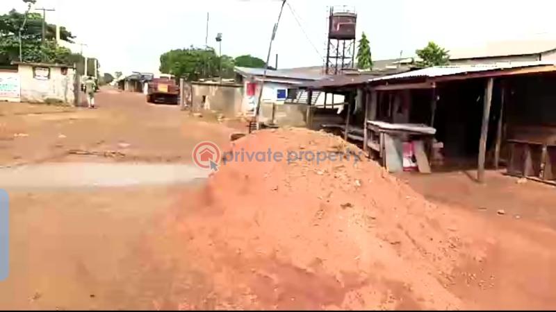 Mall/Complex/Plaza For Sale Sapele Road, Benin City Edo State Nigeria . Opposite Edogis 💦 Benin Edo - 5