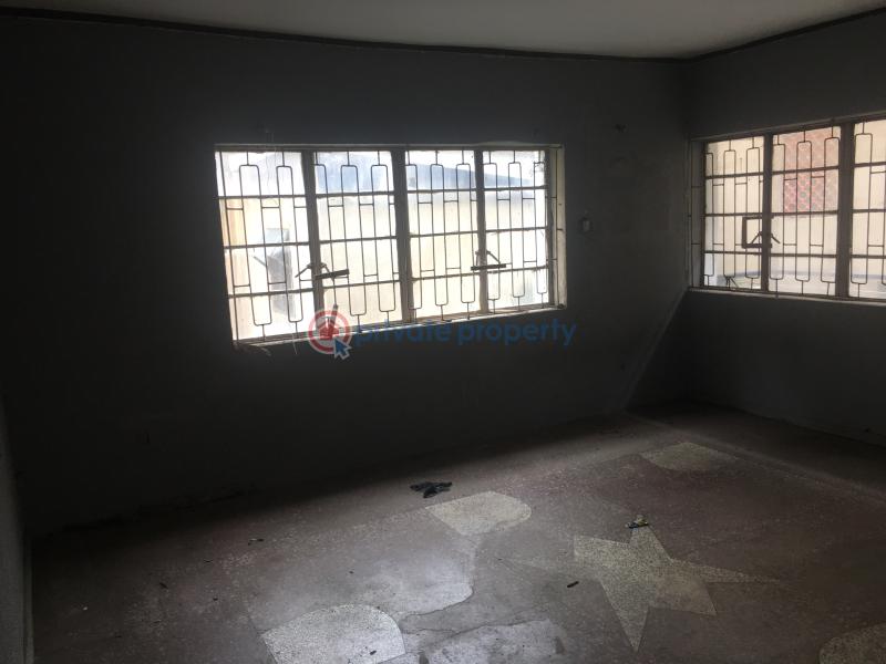 2 bedroom Block Of Flats For Rent Ebute Metta Yaba Lagos - 11