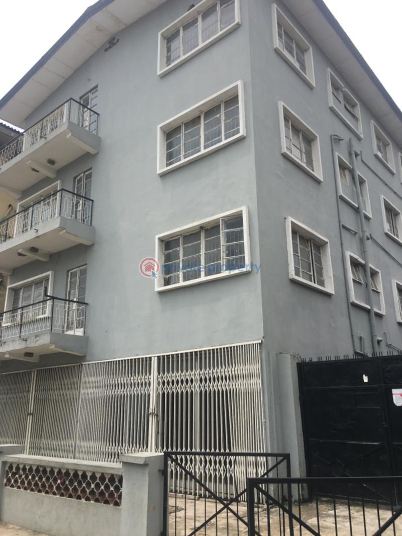 2 bedroom Block Of Flats For Rent Ebute Metta Yaba Lagos - 9
