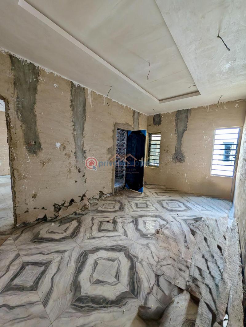 House For Sale Location: Chief Lateef Oyelade, Ringroad Gra, Ibadan Ibadan Oyo - 4