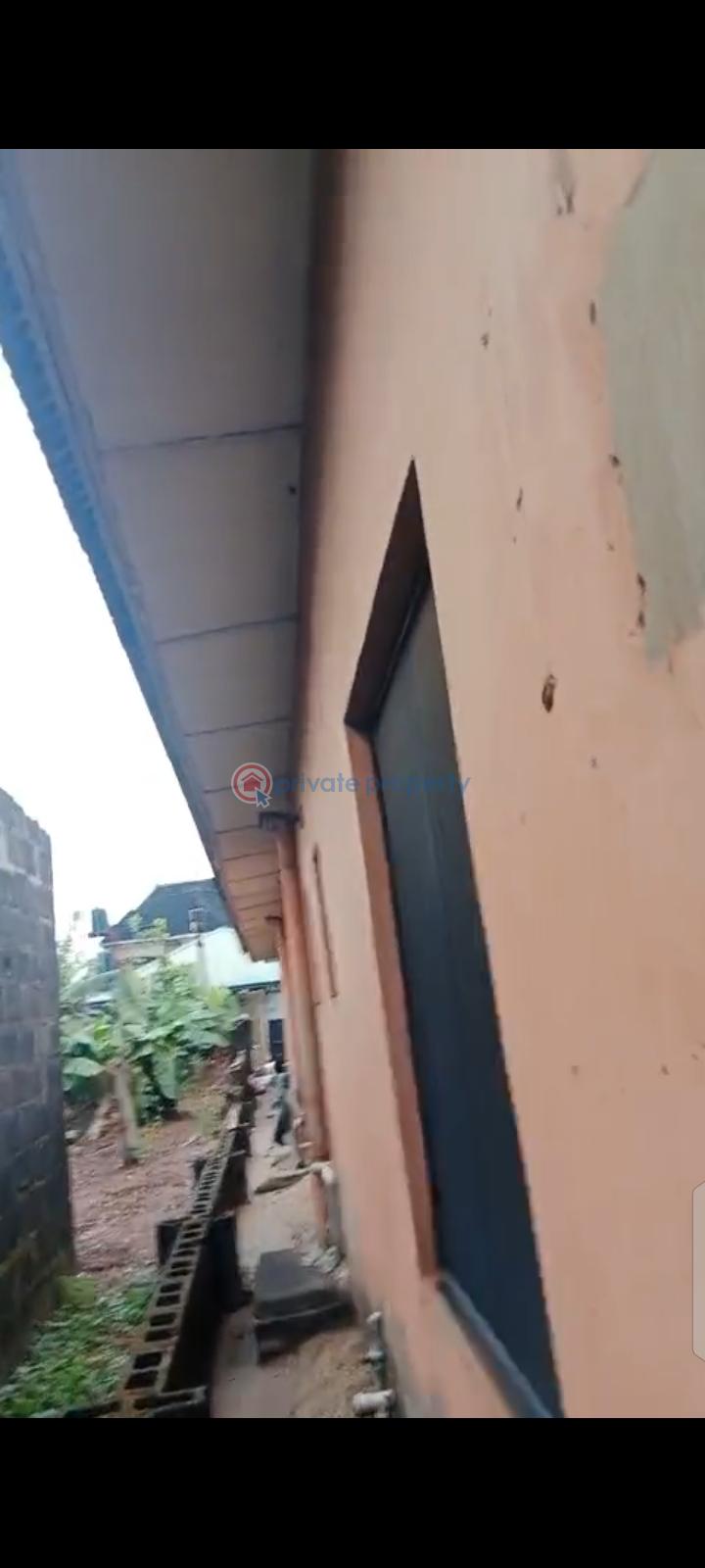 Bungalow For Sale Off Inujin Street, Selewu, Igbogbo, Ikorodu, Lagos. Igbogbo Ikorodu Lagos - 1