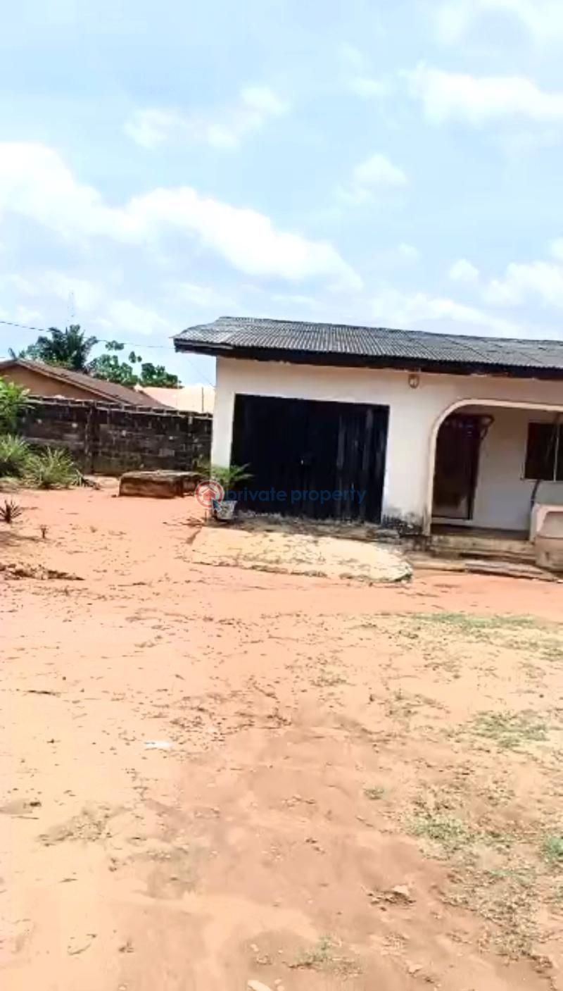 Bungalow For Sale Okundia Tarred Road Off Second Ugbor Road, Gra Benin City. Benin Edo - 2