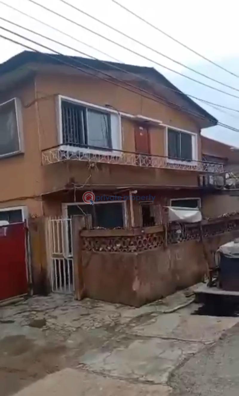 3 bedroom Block Of Flats For Sale Mende Maryland Lagos
