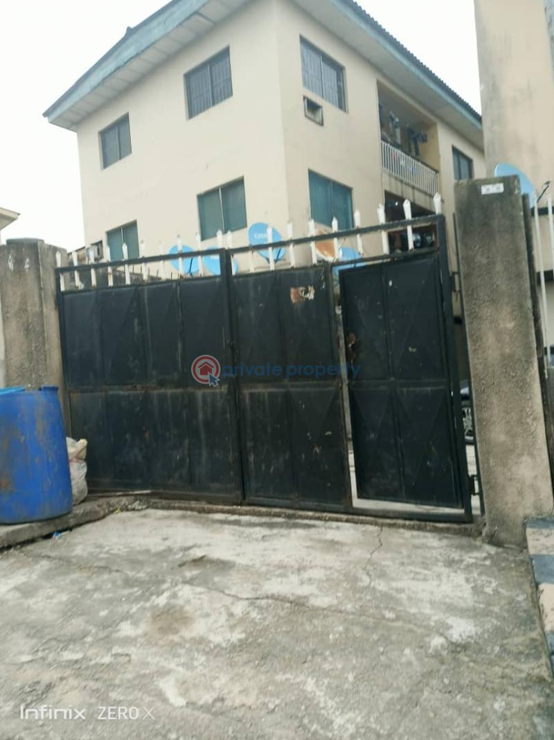 3 bedroom Block Of Flats For Sale Surulere Lagos - 1
