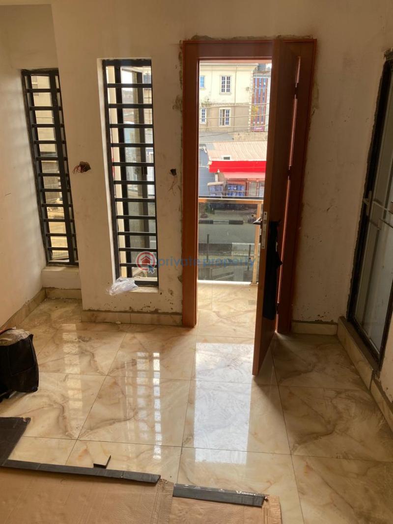 2 bedroom Flat & Apartment For Sale Akoka Yaba Lagos - 2