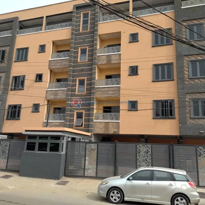 For sale 3 bedroom Block Of Flats Maryland Ikeja Lagos (PID 9PAMCV