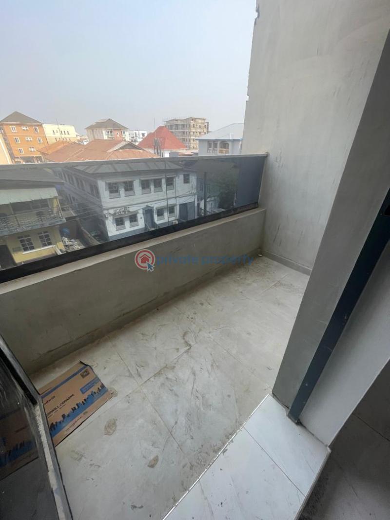 3 bedroom Block Of Flats For Sale Alagomeji Yaba Lagos