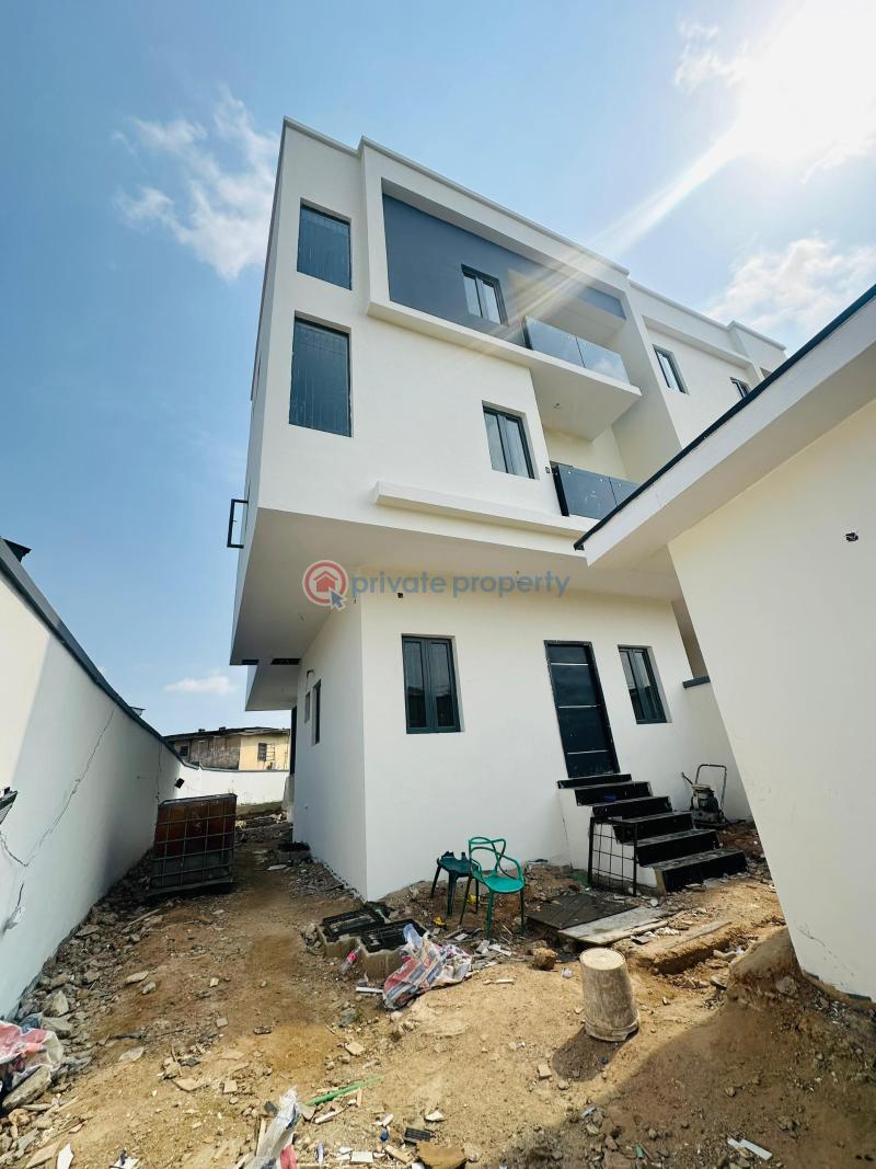 4 bedroom Semi detached Duplex For Sale Obanikoro Shomolu Lagos