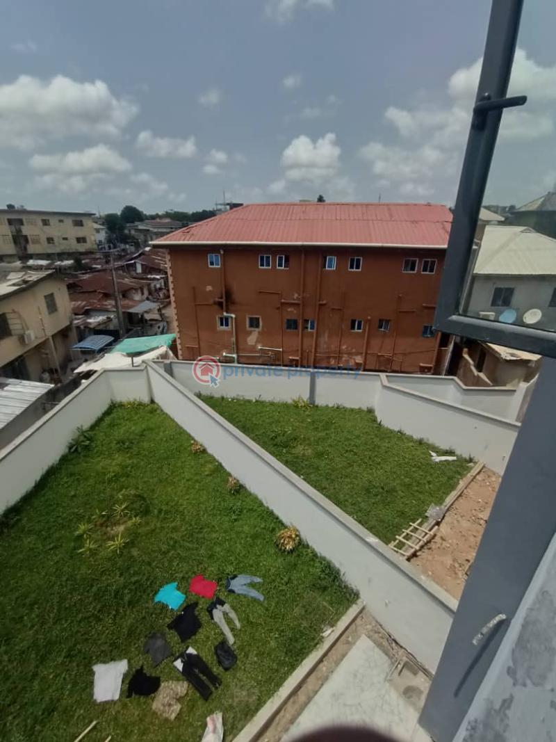 4 bedroom Terraced Duplex For Sale Obanikoro Estate Obanikoro Shomolu Lagos - 0
