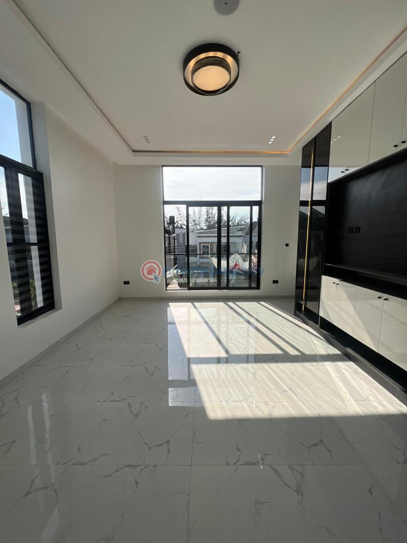 5 bedroom Detached Duplex For Sale Ikota, Ikota Lekki Lagos - 3