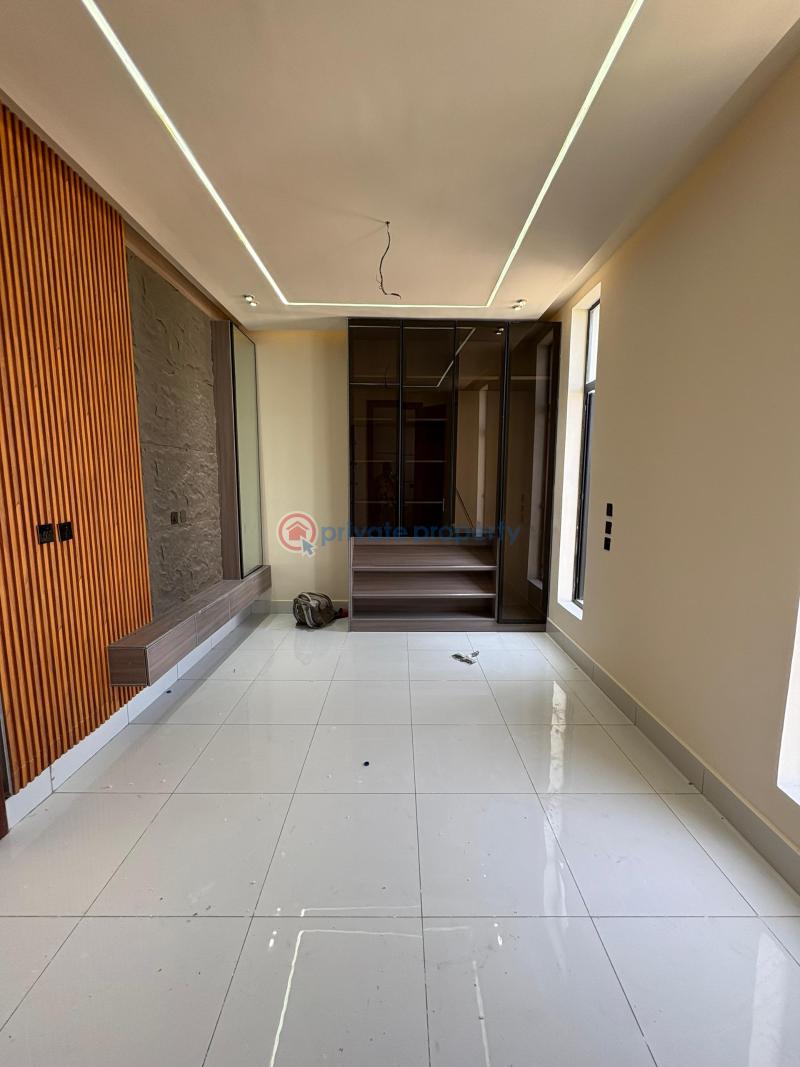 5 bedroom Detached Duplex For Sale Orchid Road, 2nd Tollgate, Lafiaji Lekki Lagos - 3
