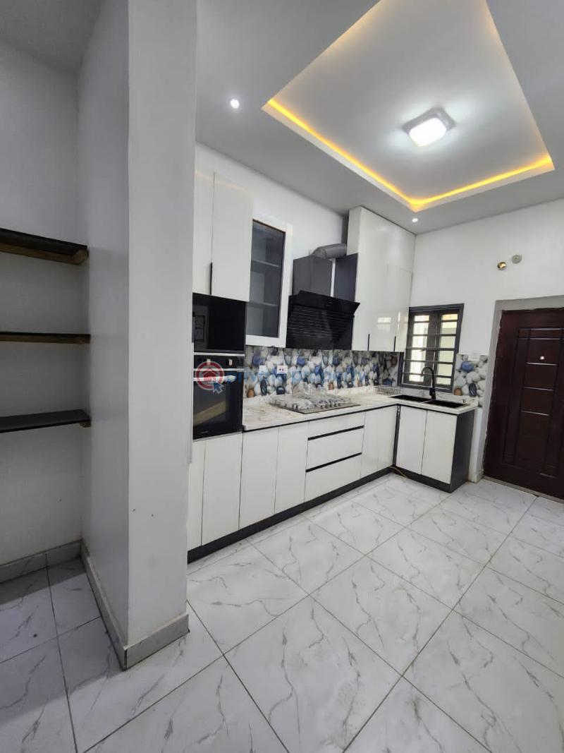 4 bedroom House For Sale Obanikoro Estate Shomolu Lagos - 7