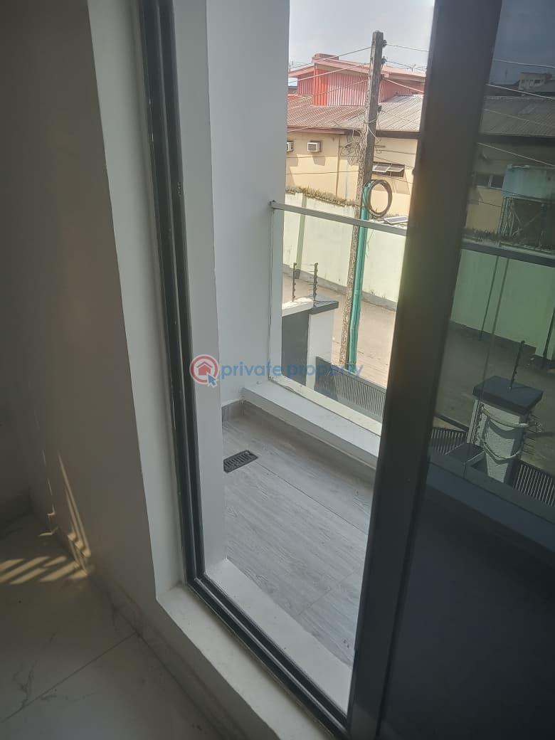 4 bedroom Detached Duplex For Sale Magodo Phase 1 Isheri Waterfrout Estate Magodo GRA Phase 1 Ojodu Lagos - 20
