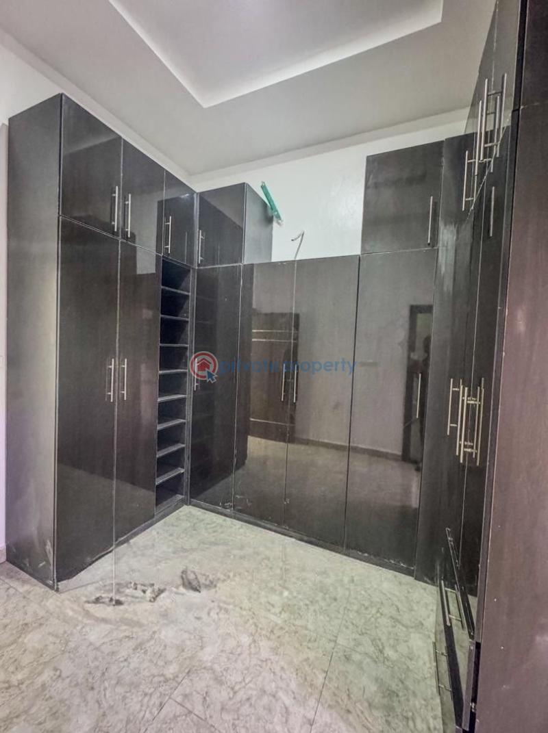 5 bedroom House For Sale Behind Zenith Bank, Off Chike Mba Close, Osapa London Lekki Lagos - 17