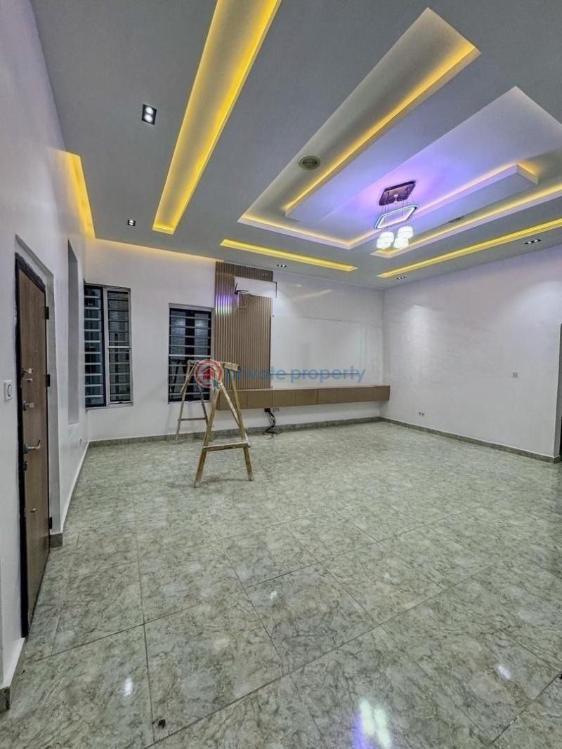 5 bedroom House For Sale Behind Zenith Bank, Off Chike Mba Close, Osapa London Lekki Lagos - 19