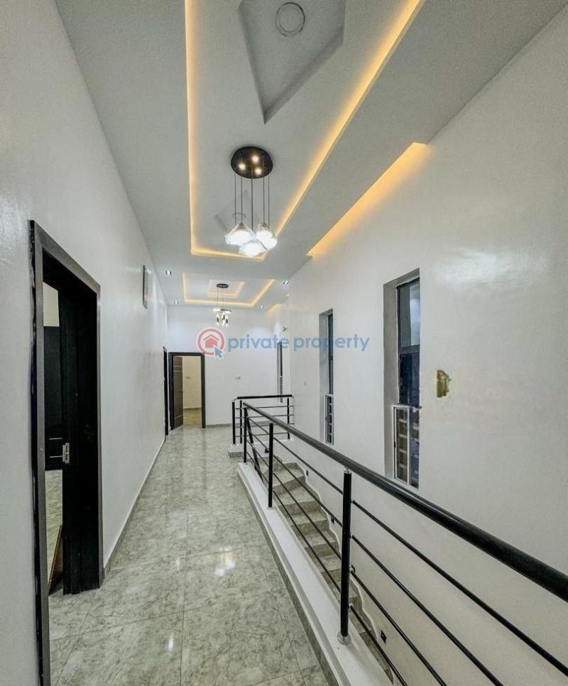5 bedroom House For Sale Behind Zenith Bank, Off Chike Mba Close, Osapa London Lekki Lagos - 12