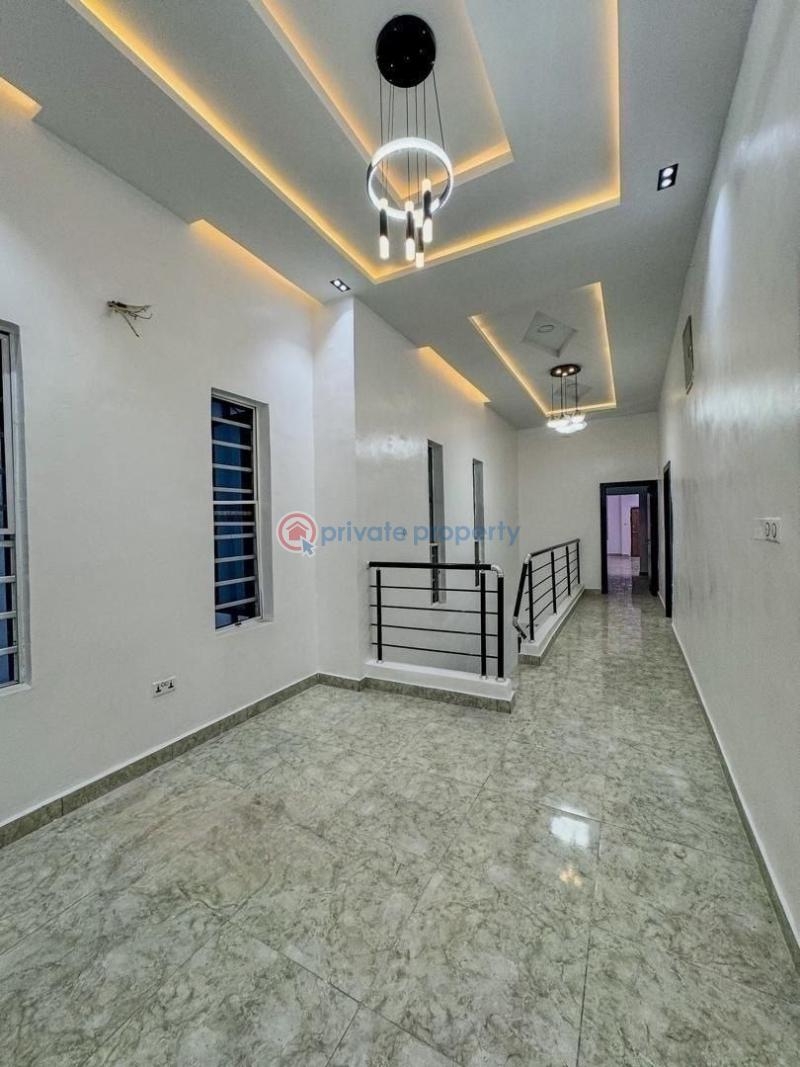 5 bedroom House For Sale Behind Zenith Bank, Off Chike Mba Close, Osapa London Lekki Lagos - 11