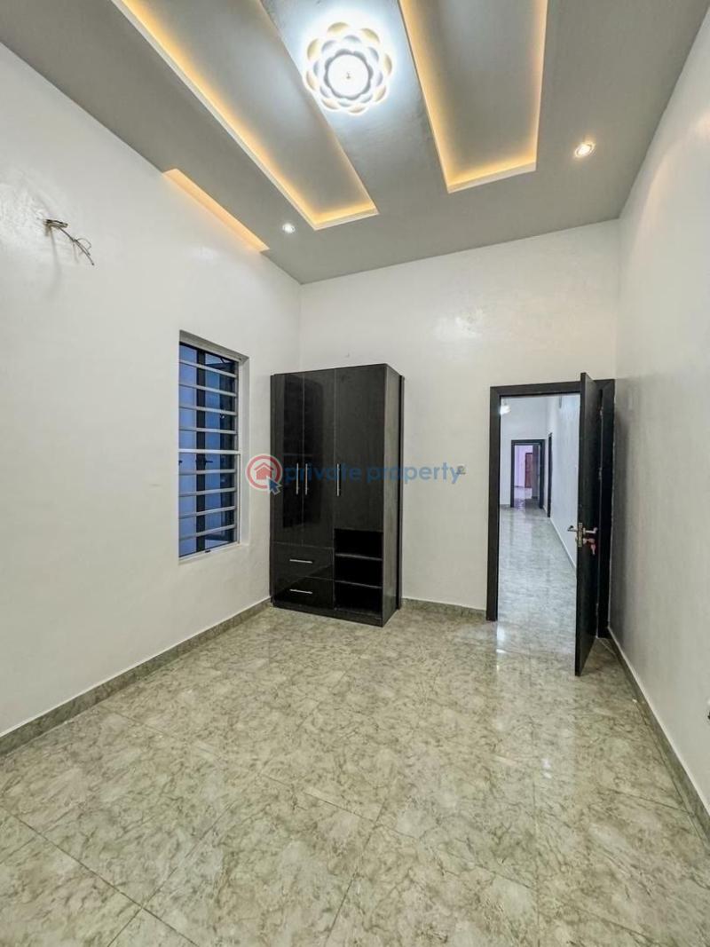 5 bedroom House For Sale Behind Zenith Bank, Off Chike Mba Close, Osapa London Lekki Lagos - 15