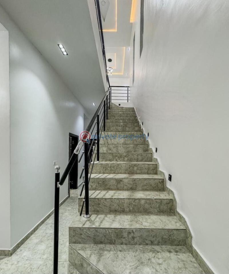 5 bedroom House For Sale Behind Zenith Bank, Off Chike Mba Close, Osapa London Lekki Lagos - 10