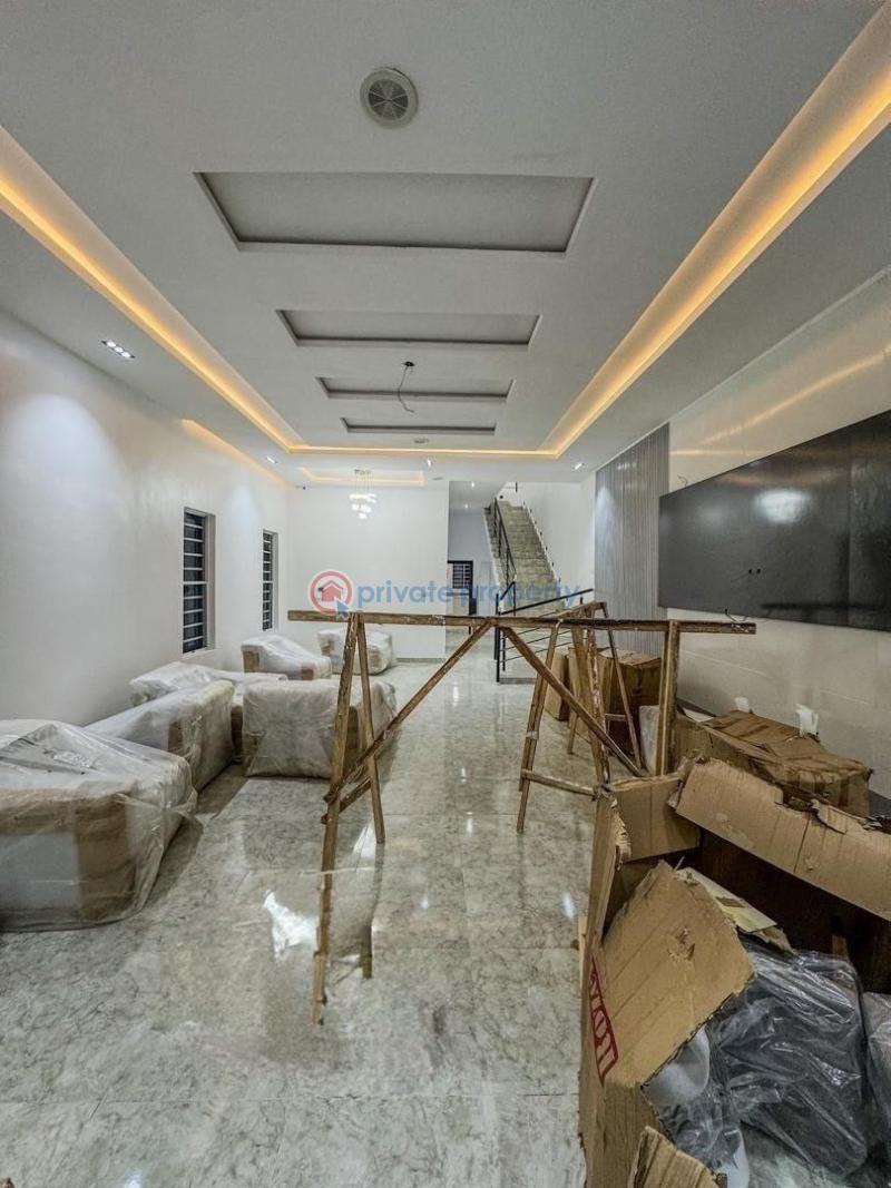 5 bedroom House For Sale Behind Zenith Bank, Off Chike Mba Close, Osapa London Lekki Lagos - 4