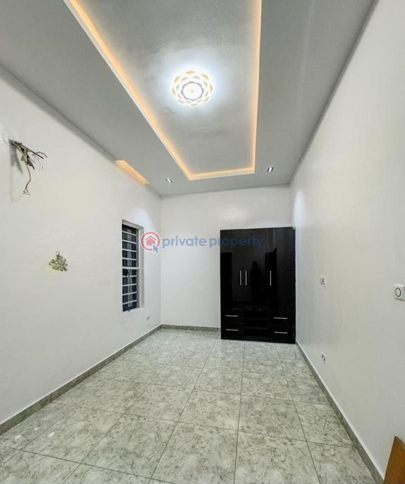 5 bedroom House For Sale Behind Zenith Bank, Off Chike Mba Close, Osapa London Lekki Lagos - 16