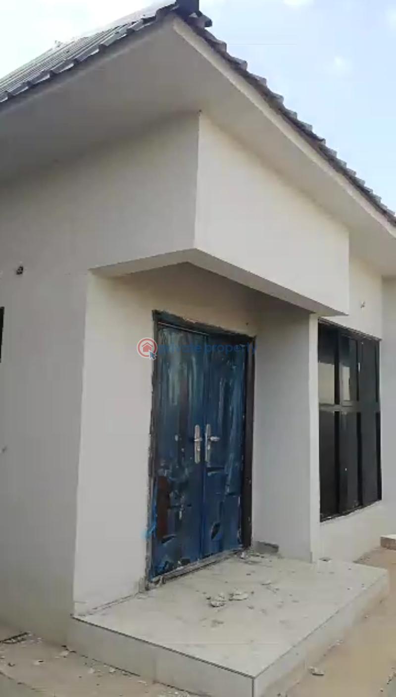 Mall/Complex/Plaza For Sale Along Utesi Tarred Road, Off Sapele Road Bypass Benin Edo - 4