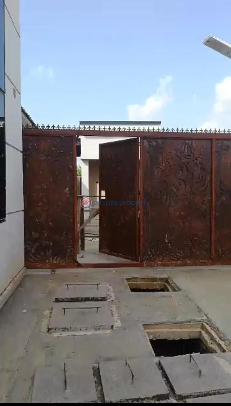 Mall/Complex/Plaza For Sale Along Utesi Tarred Road, Off Sapele Road Bypass Benin Edo - 3