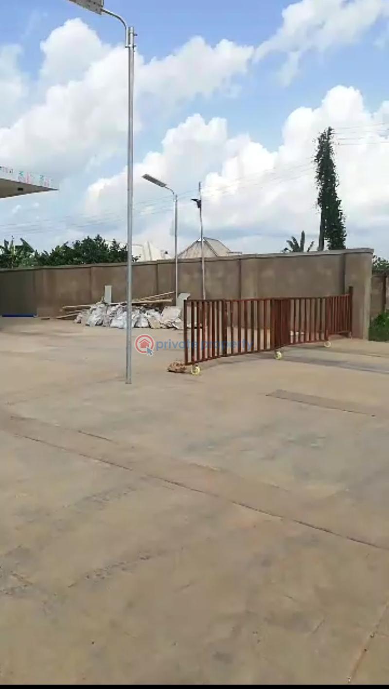 Mall/Complex/Plaza For Sale Along Utesi Tarred Road, Off Sapele Road Bypass Benin Edo - 1