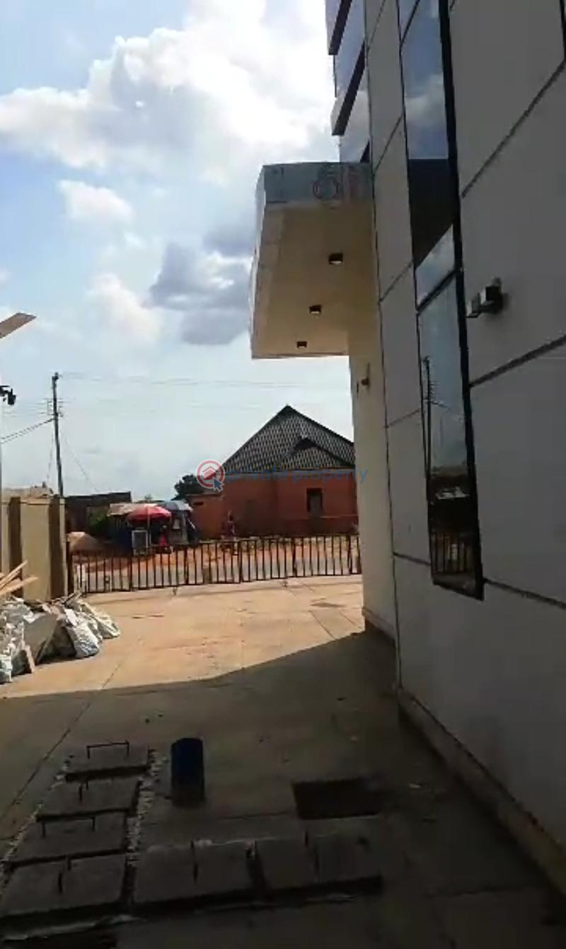 Mall/Complex/Plaza For Sale Along Utesi Tarred Road, Off Sapele Road Bypass Benin Edo - 6