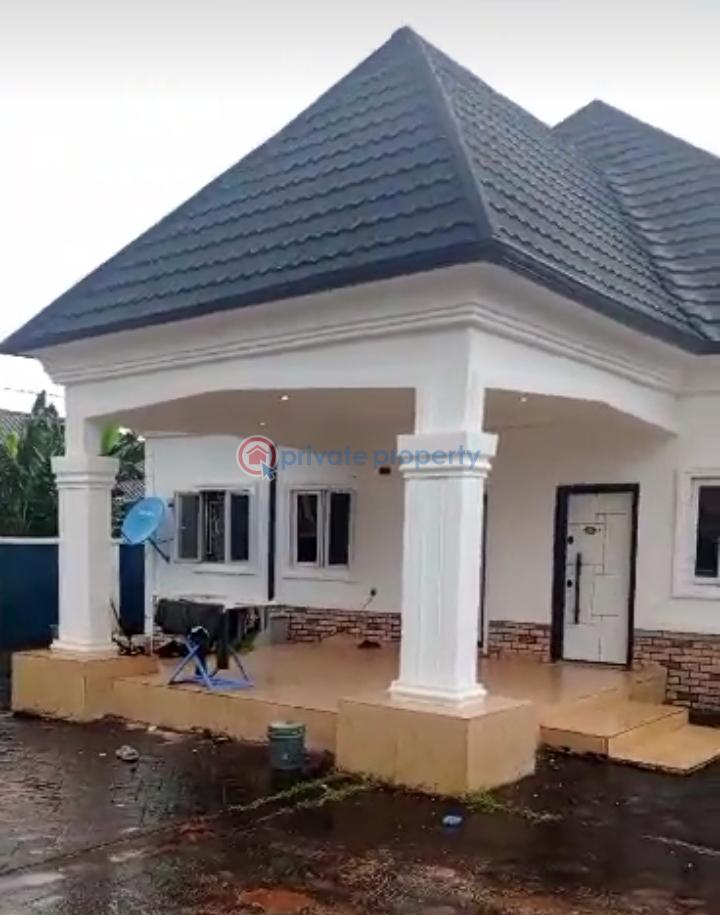 For sale 4 bedroom Bungalow At Ogunweyin , Benin City .edo State Edo (PID 7PAVLE) Private