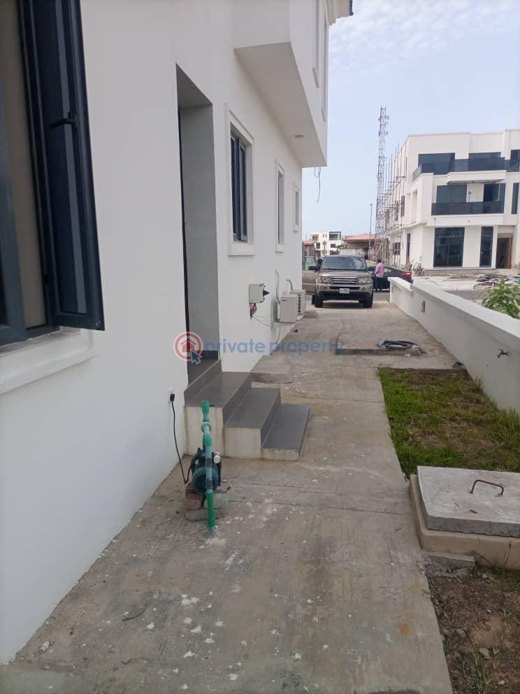 4 bedroom Semi detached Duplex For Sale Cowrie Creek Estate, Ikate, Lekki Lagos - 4