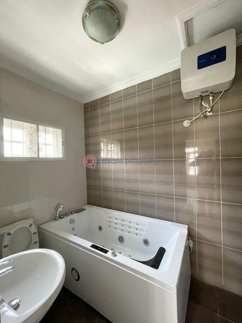 Build on 800 sqm, 5 bedroom fully detached with pool, cinema and 2bq - 16 5 bedroom Duplex For Sale Chevron Lekki Chevron Drive Lekki Lagos - 16