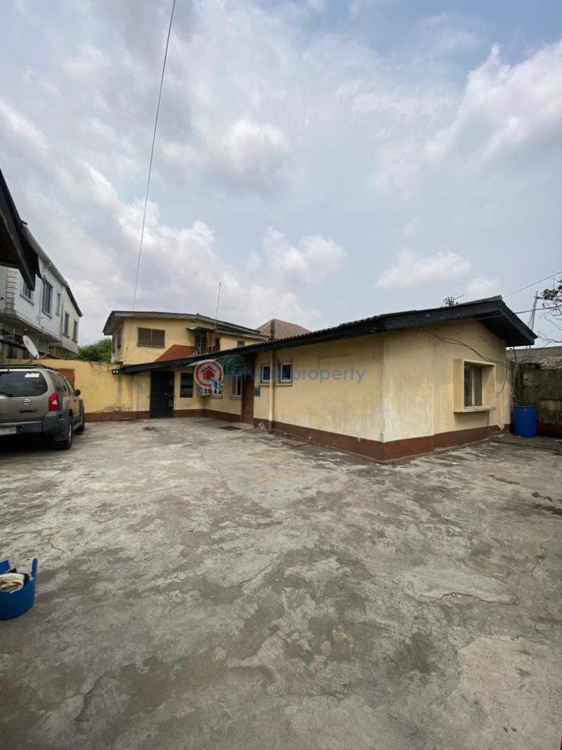 8 bedroom Block Of Flats For Sale Off Adeniran Ogunsanya Adeniran Ogunsanya Surulere Lagos - 4