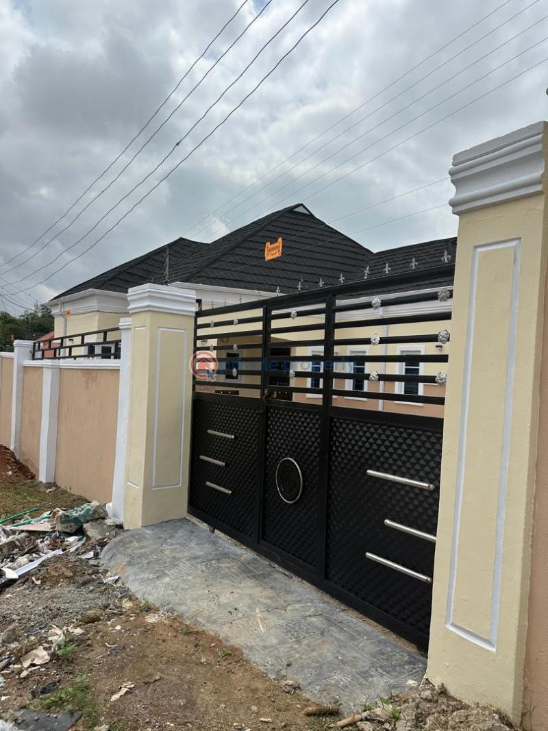 3 bedroom Bungalow For Sale Alaaka, Elebu Area Ibadan Akala Express Ibadan Oyo - 0