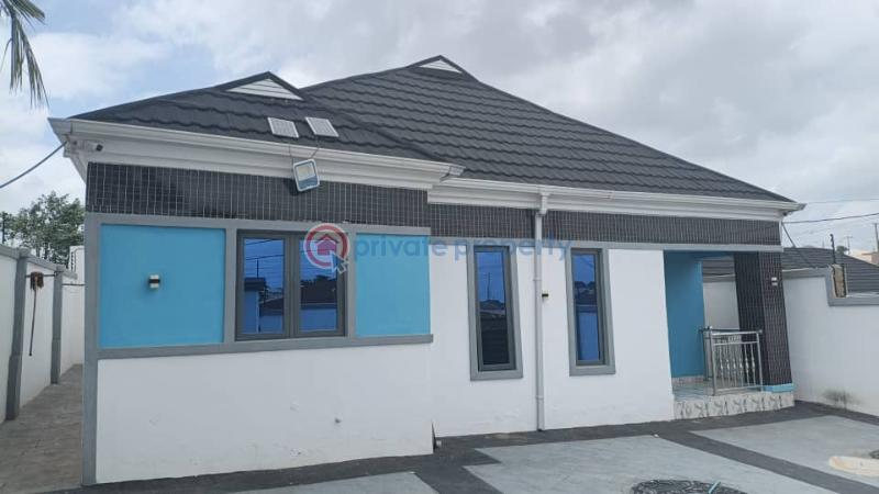 3 bedroom Bungalow For Sale Adegboyega Close, Hassan Block, Area Elebu Ibadan Akala Express Ibadan Oyo - 2