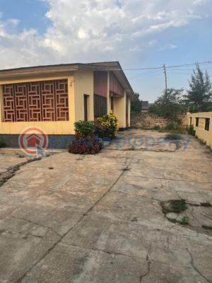 10 bedroom Detached Bungalow For Sale Old Ife Road Ibadan Oyo - 8