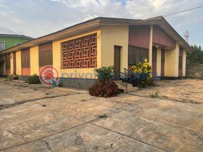 10 bedroom Detached Bungalow For Sale Old Ife Road Ibadan Oyo - 0
