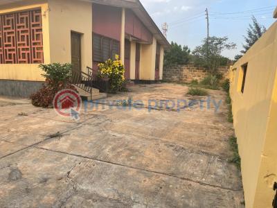 10 bedroom Detached Bungalow For Sale Old Ife Road Ibadan Oyo - 3