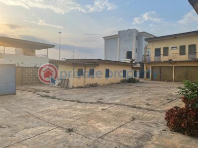 10 bedroom Detached Bungalow For Sale Old Ife Road Ibadan Oyo - 2
