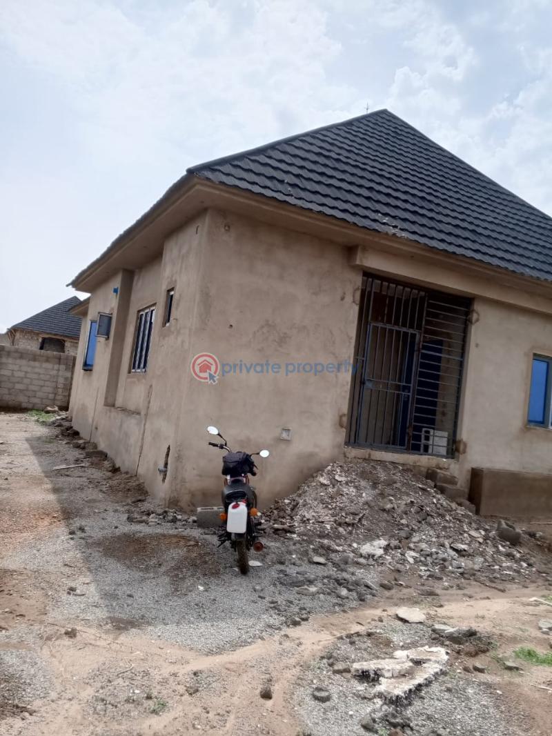 3 bedroom Bungalow For Sale Jikwoyi Abuja Phase 4  - 1