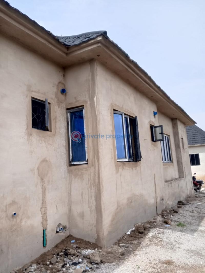 3 bedroom Bungalow For Sale Jikwoyi Abuja Phase 4  - 0
