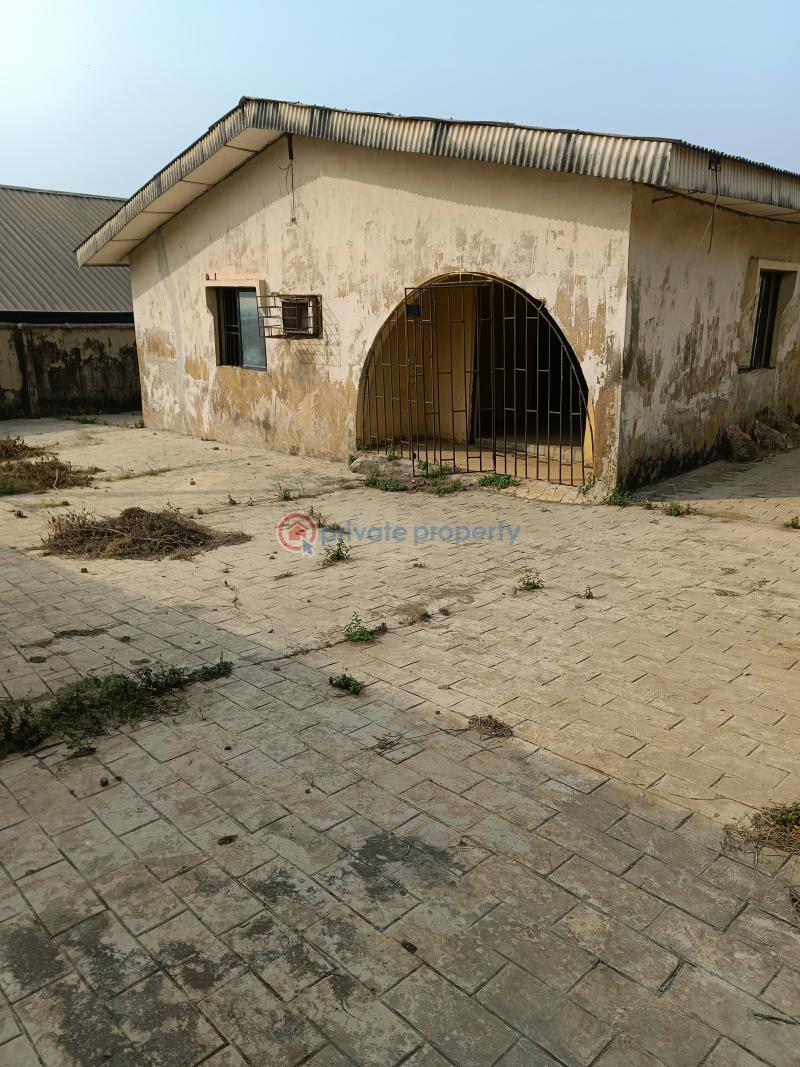 10 bedroom Bungalow For Sale Ijede Ikorodu Lagos - 3