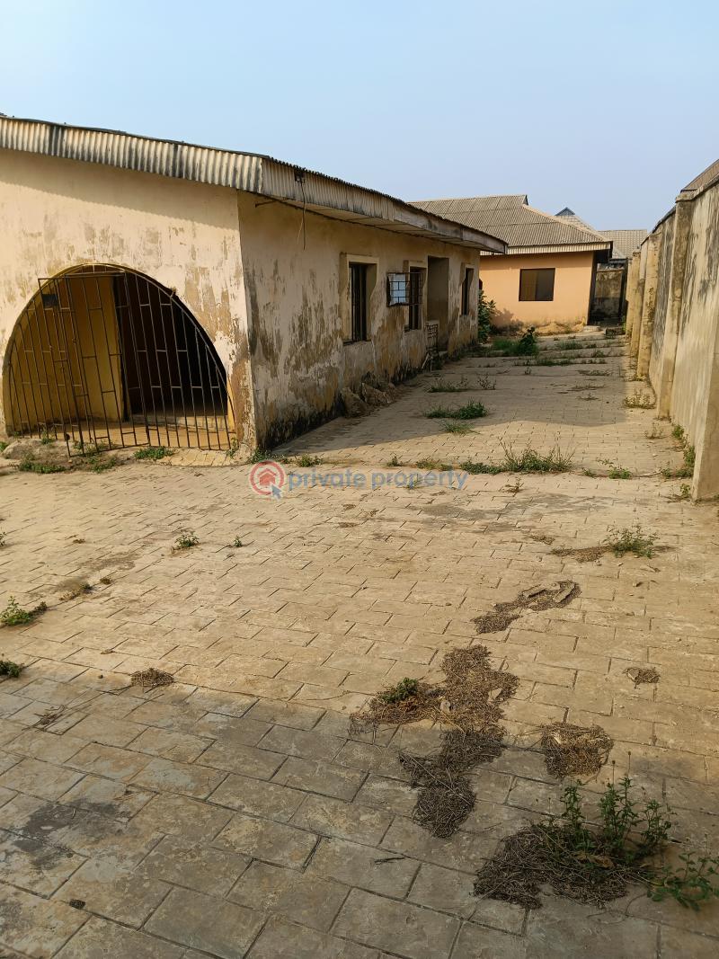 10 bedroom Bungalow For Sale Ijede Ikorodu Lagos - 2